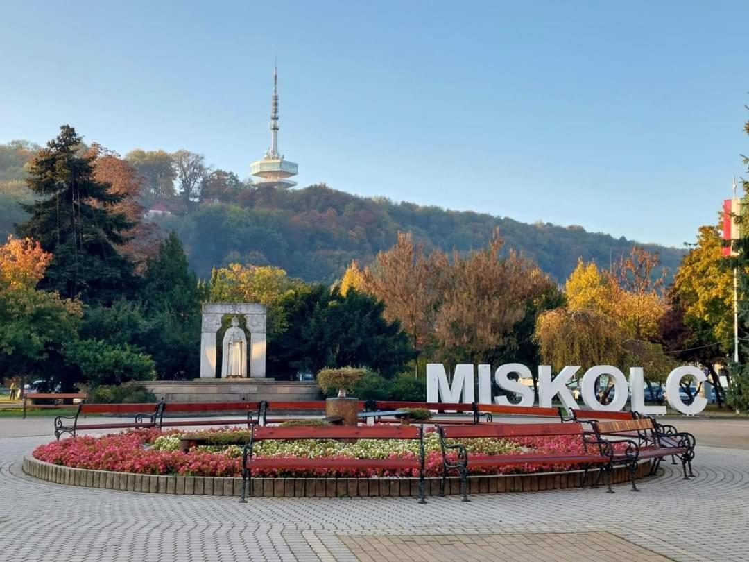 Julia Apartman Miskolc Esterno foto
